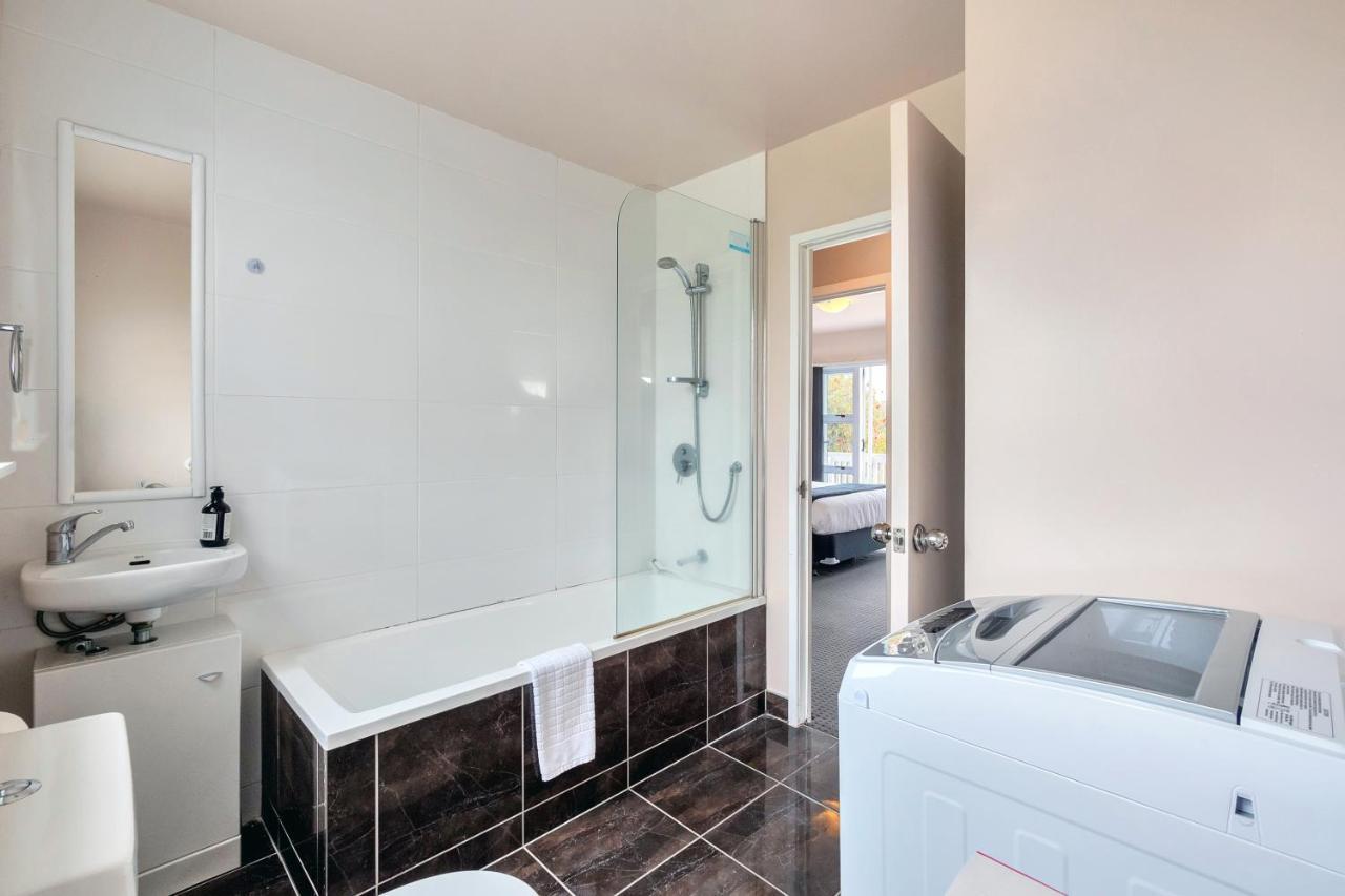 Fabulous Three Bedroom Home In Pakuranga Окленд Экстерьер фото