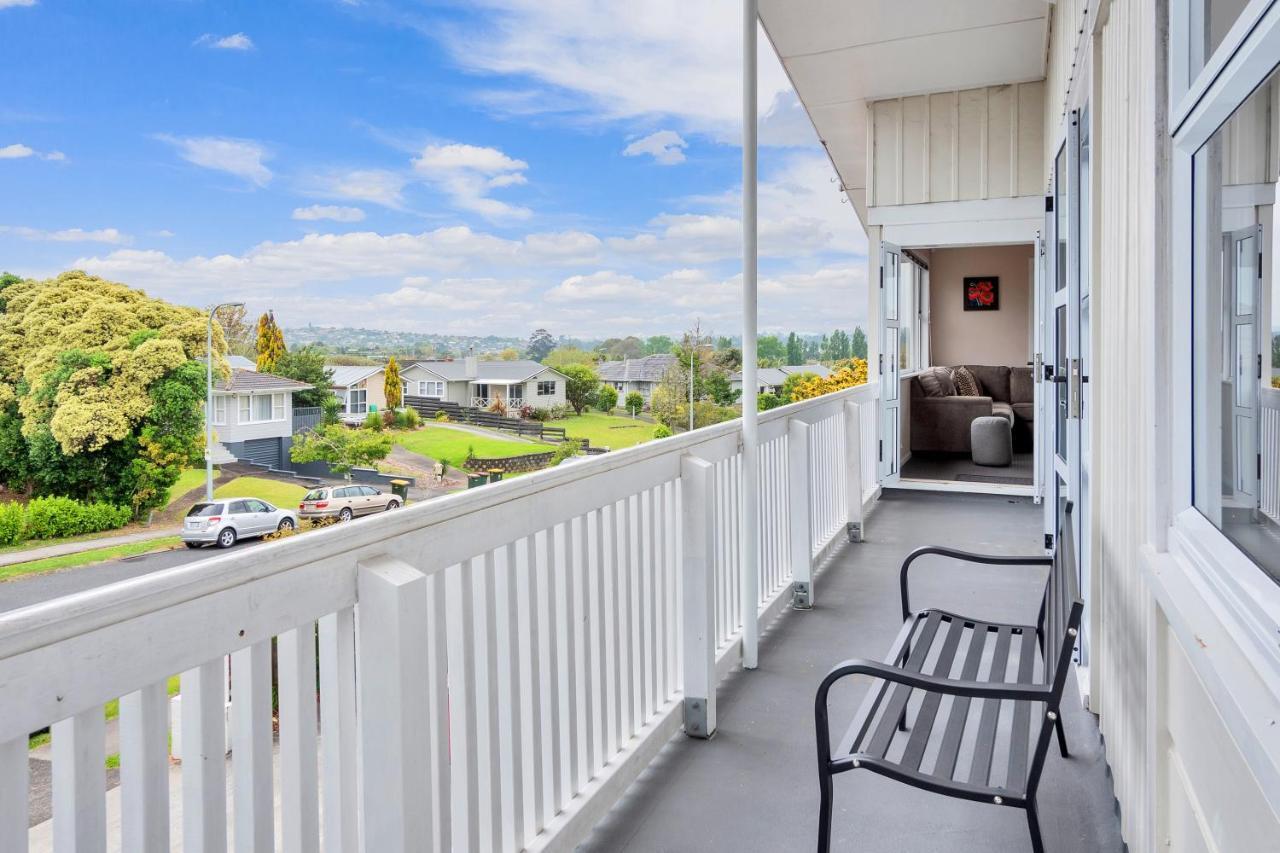 Fabulous Three Bedroom Home In Pakuranga Окленд Экстерьер фото
