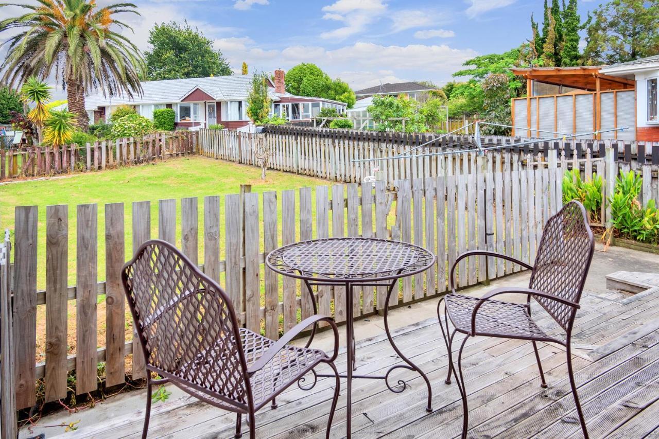 Fabulous Three Bedroom Home In Pakuranga Окленд Экстерьер фото
