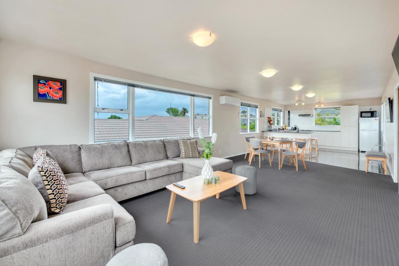 Fabulous Three Bedroom Home In Pakuranga Окленд Экстерьер фото